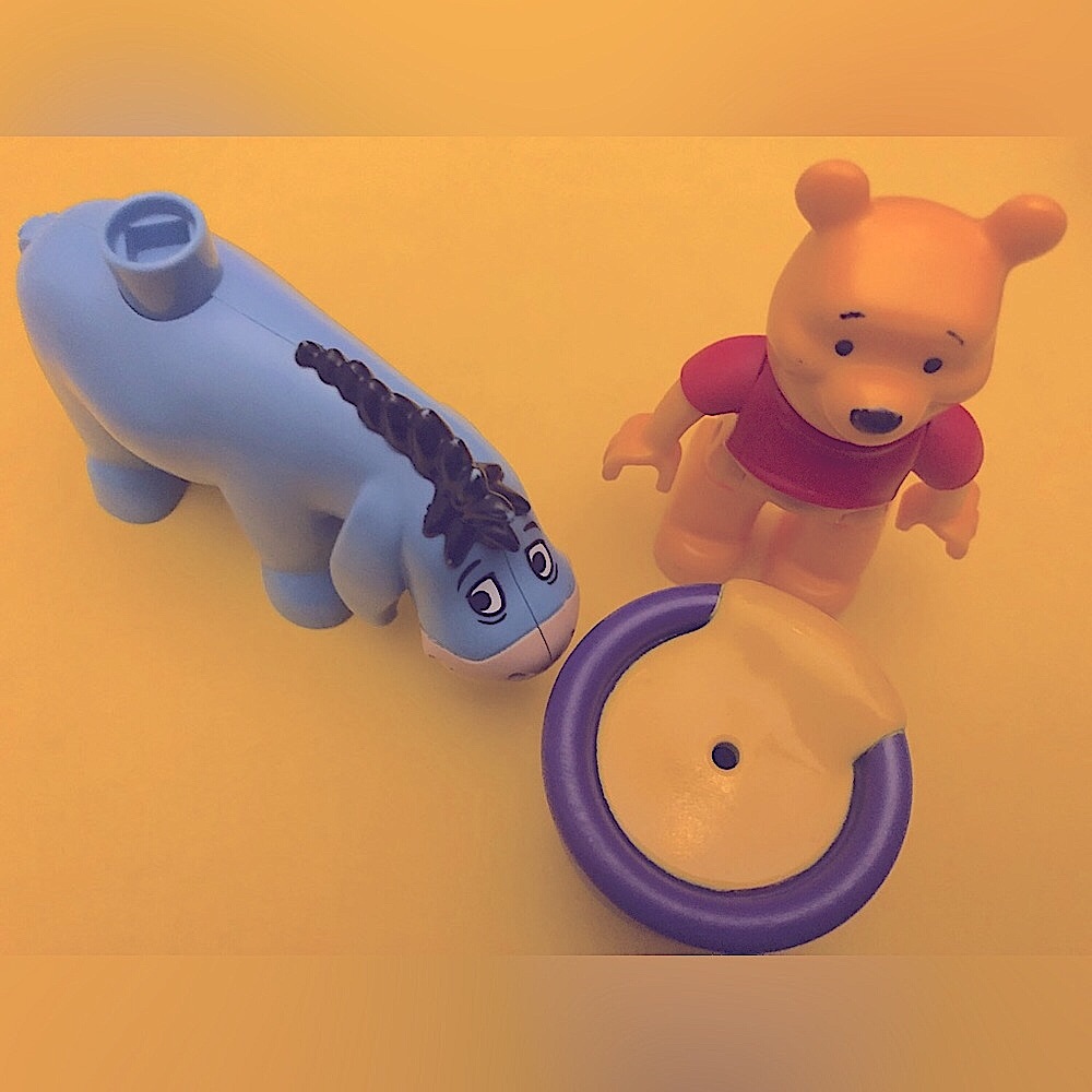 LEGO Duplo Disney Winnie The Pooh & Eyore characters and honey.